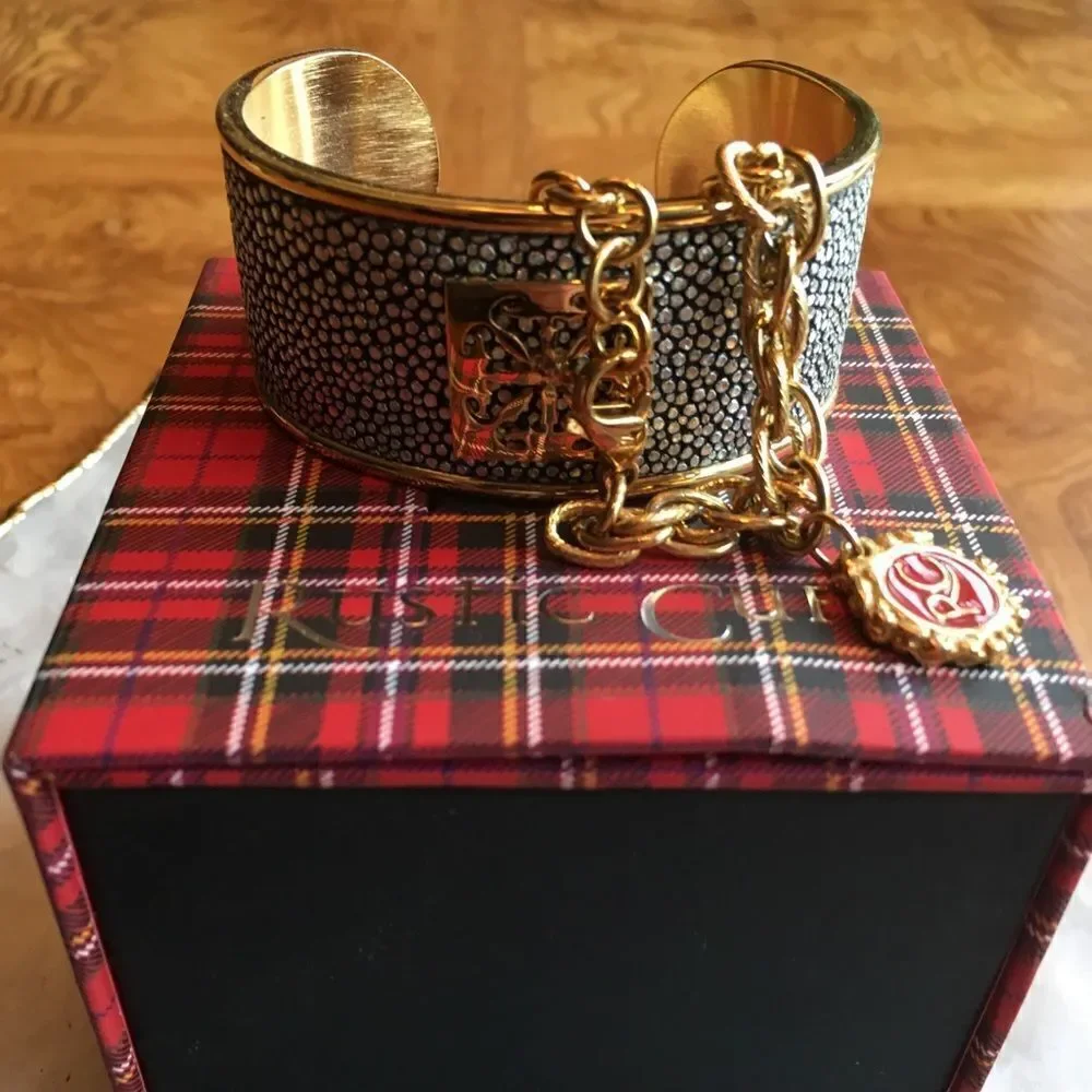 RUSTIC COTM December 2017 - comes w signature box!
